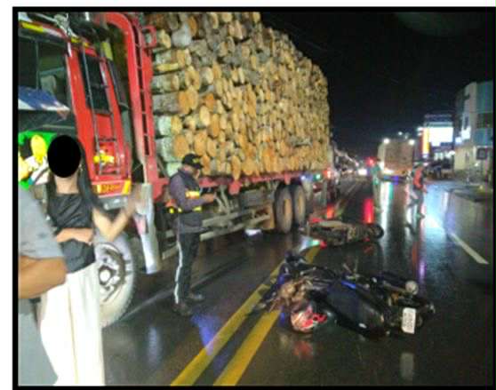 truck nga nagkarga og falcata,nga nibangil ang motorsiklo